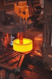 Hot ring on the ring rolling machine